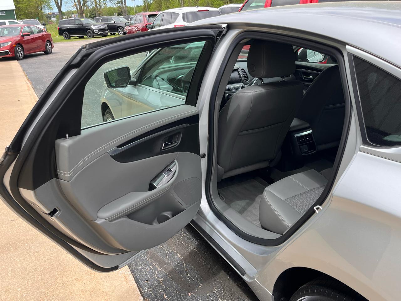 Chevrolet Impala 4dr Sdn LT w/1LT 2018