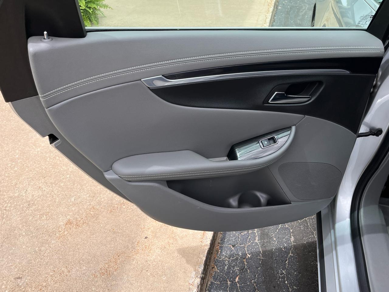 Chevrolet Impala 4dr Sdn LT w/1LT 2018