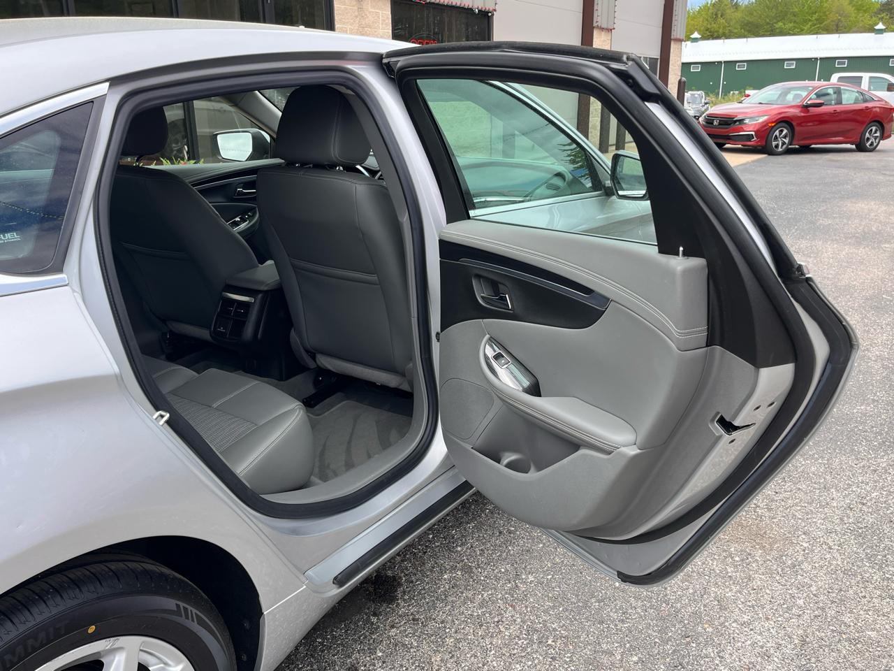 Chevrolet Impala 4dr Sdn LT w/1LT 2018