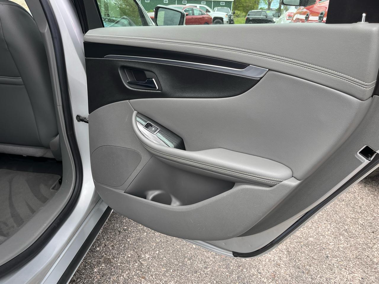 Chevrolet Impala 4dr Sdn LT w/1LT 2018