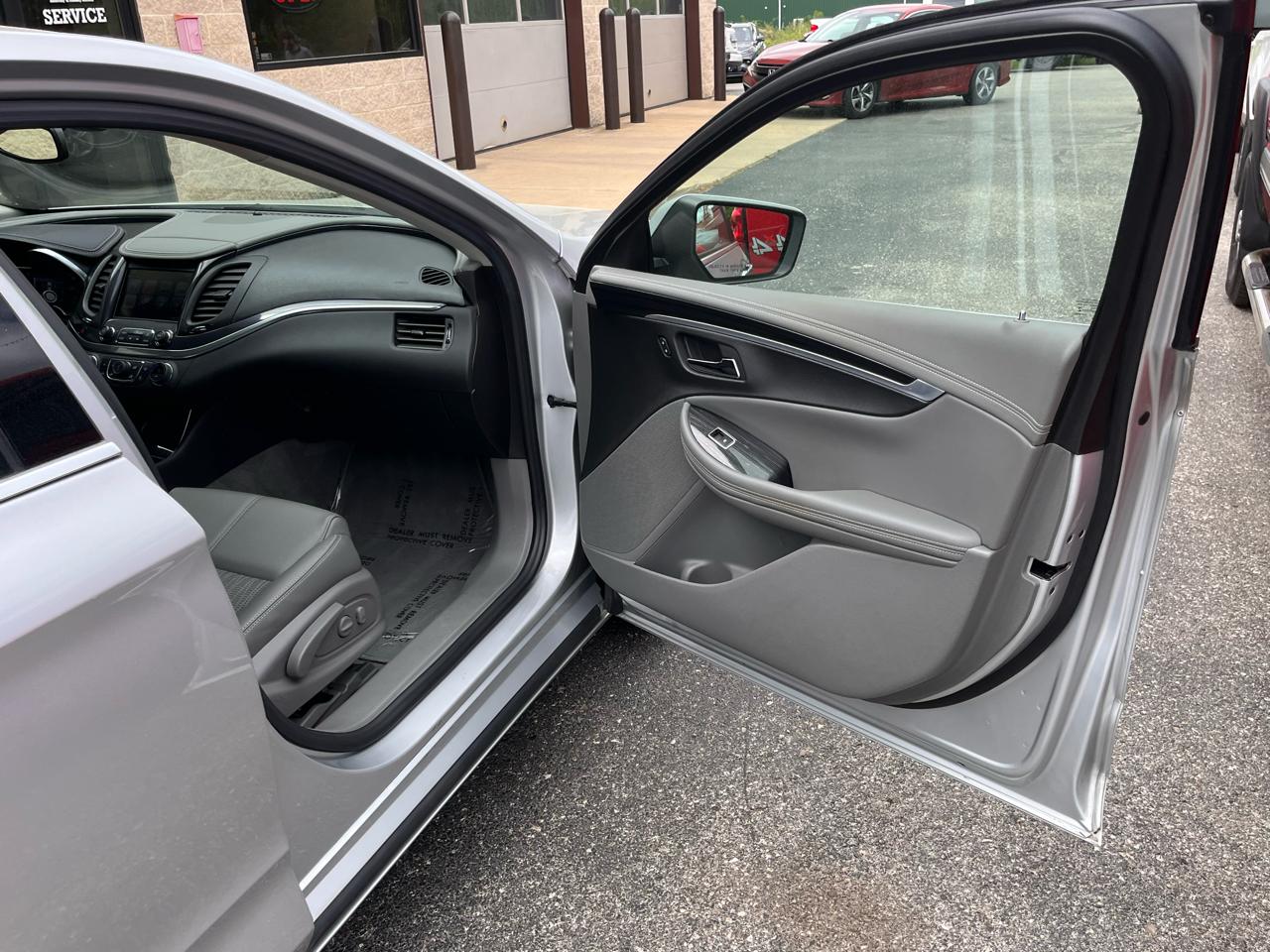 Chevrolet Impala 4dr Sdn LT w/1LT 2018