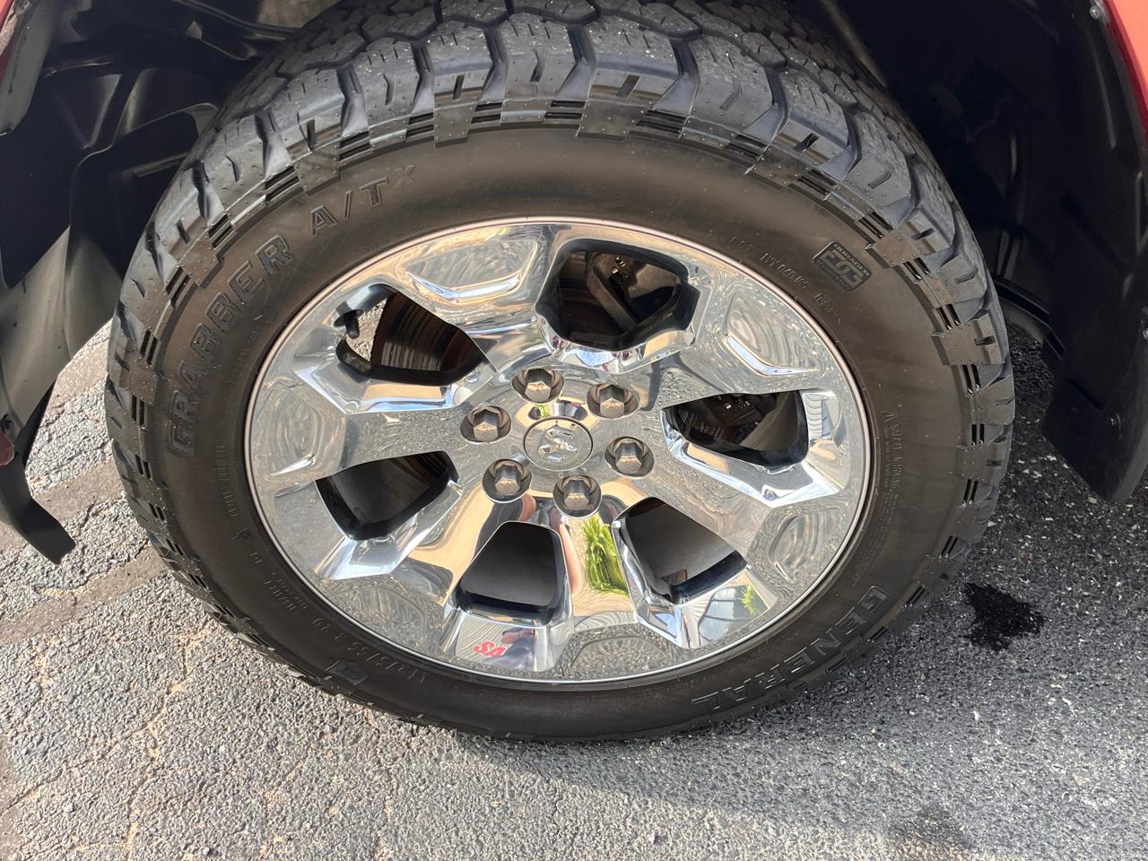 RAM 1500 Big Horn 4x4 Crew Cab 5'7" Box 2020