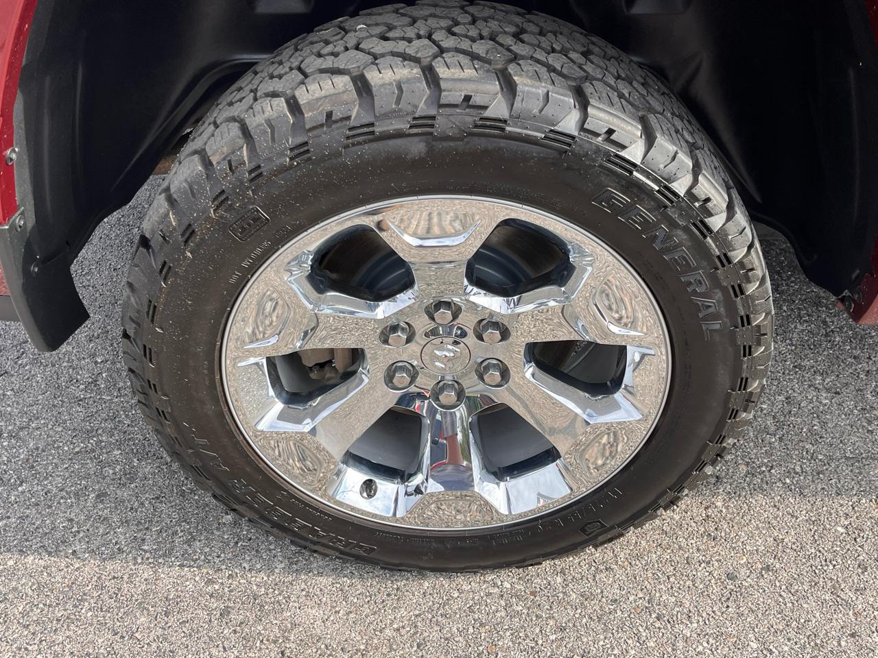 RAM 1500 Big Horn 4x4 Crew Cab 5'7" Box 2020