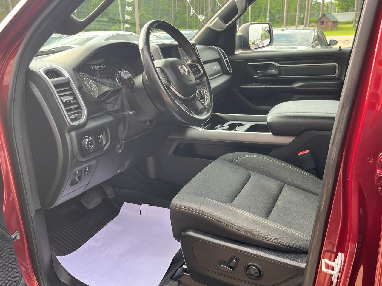 RAM 1500 Big Horn 4x4 Crew Cab 5'7" Box 2020