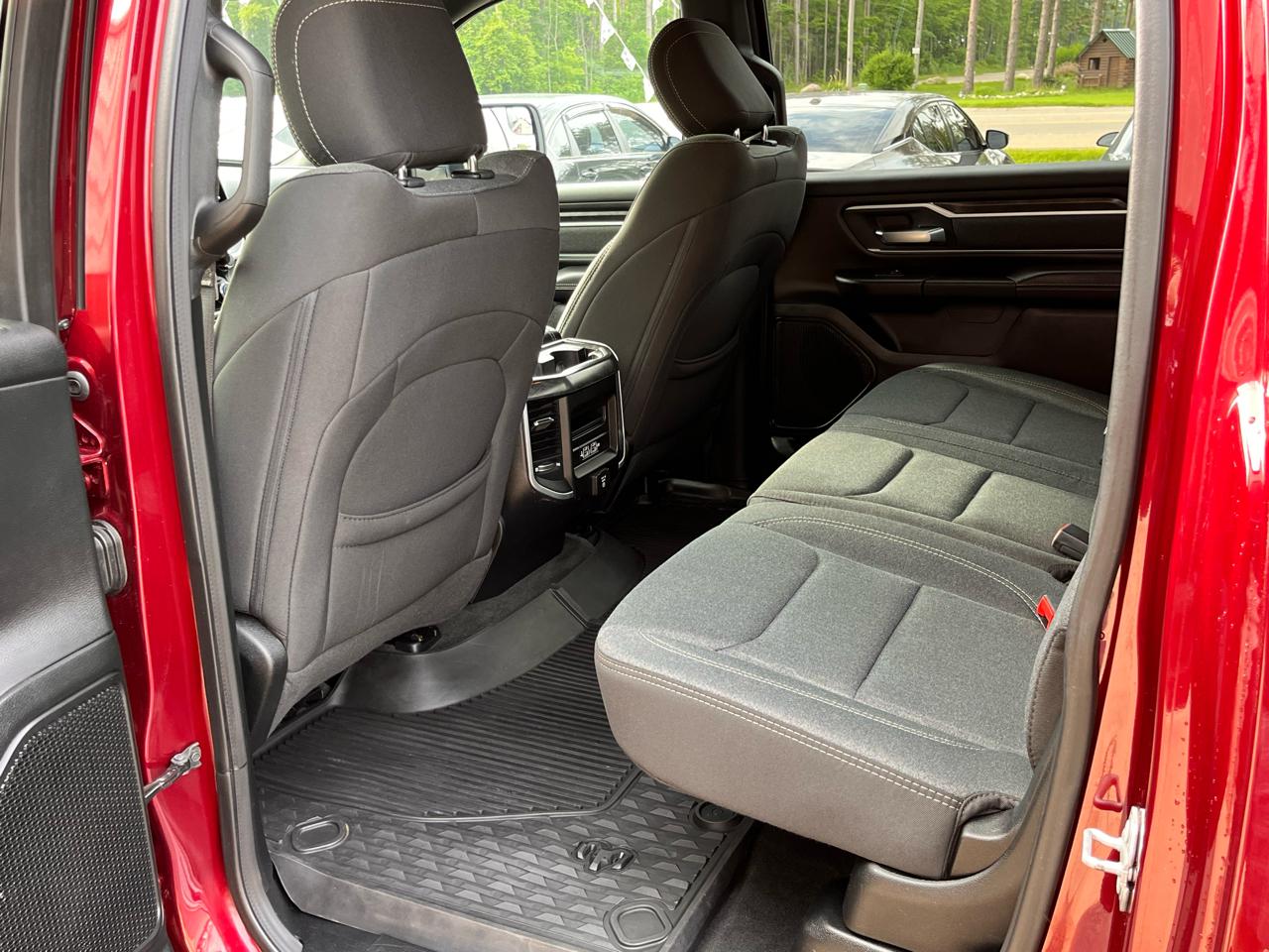 RAM 1500 Big Horn 4x4 Crew Cab 5'7" Box 2020