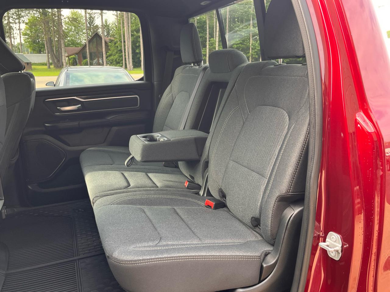 RAM 1500 Big Horn 4x4 Crew Cab 5'7" Box 2020