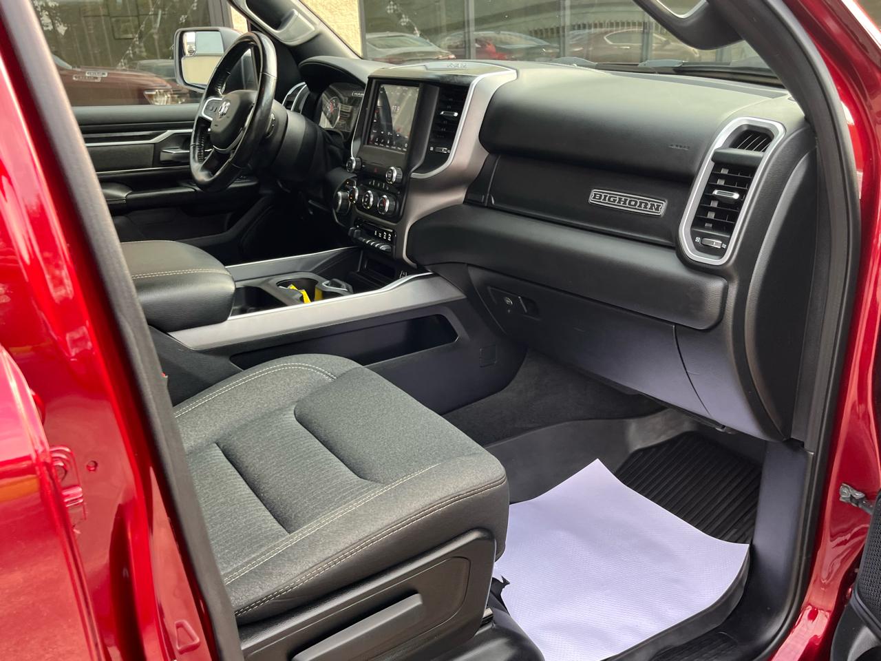 RAM 1500 Big Horn 4x4 Crew Cab 5'7" Box 2020