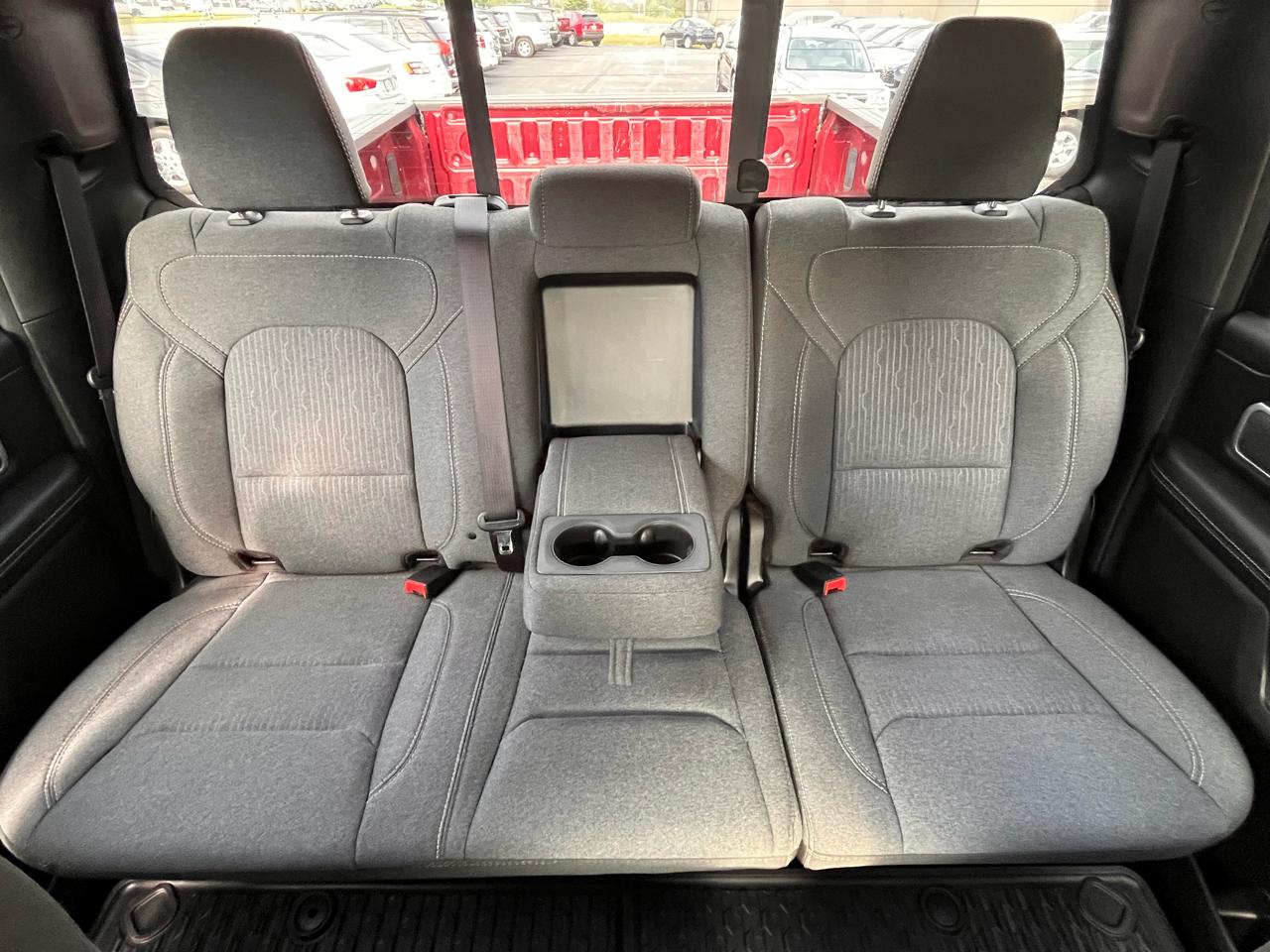 RAM 1500 Big Horn 4x4 Crew Cab 5'7" Box 2020