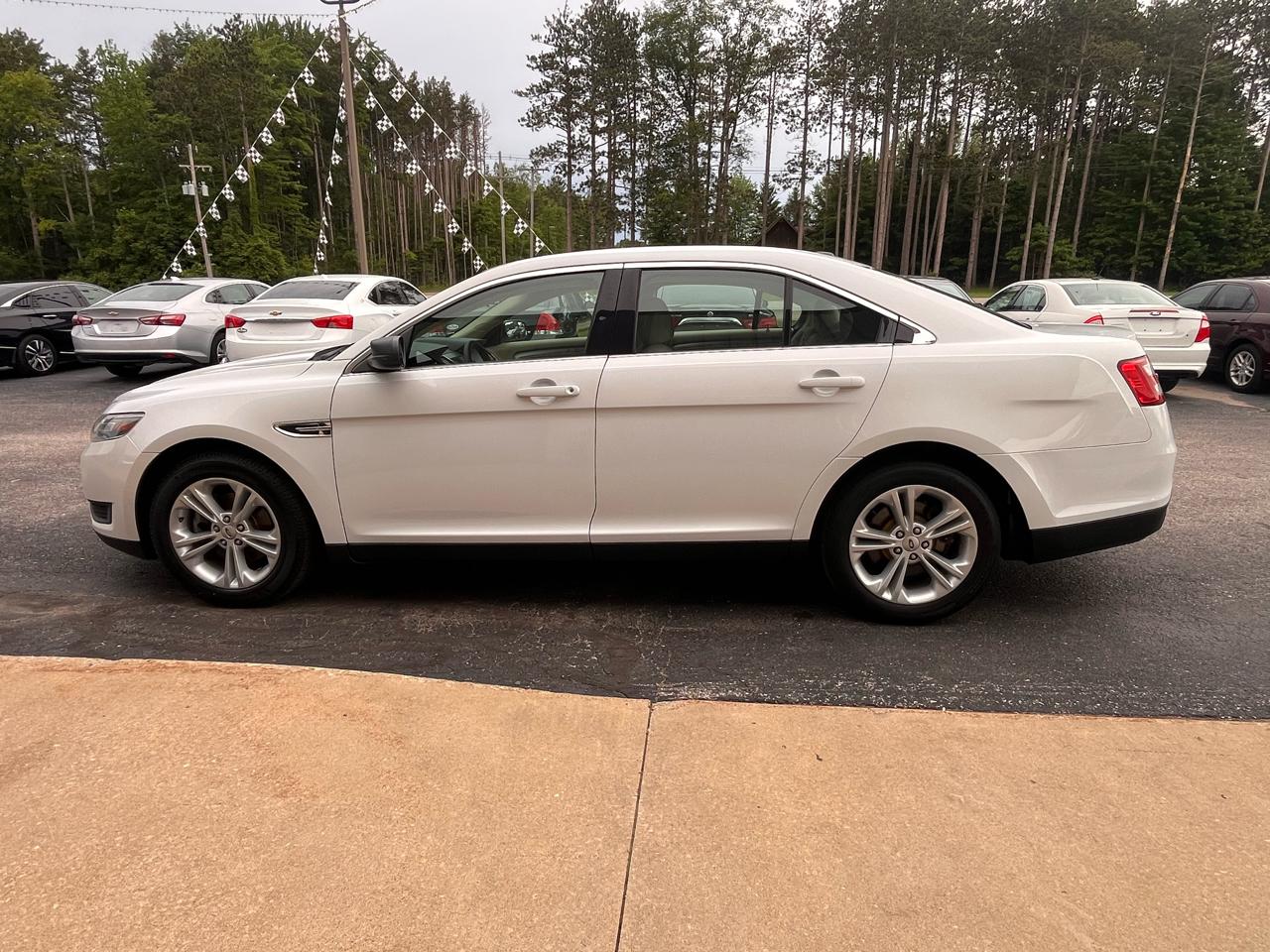 Ford Taurus 4dr Sdn SE FWD 2015
