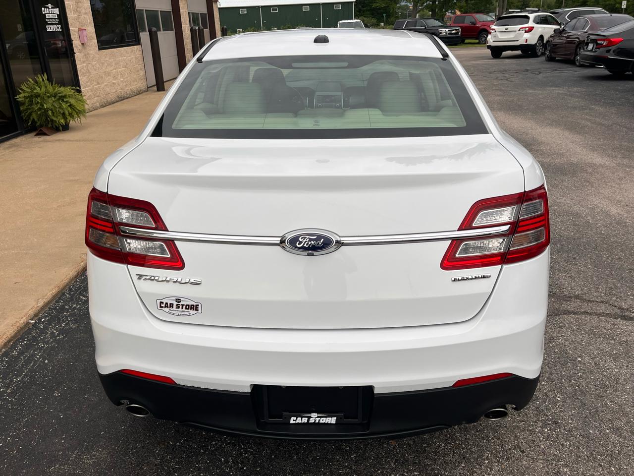 Ford Taurus 4dr Sdn SE FWD 2015