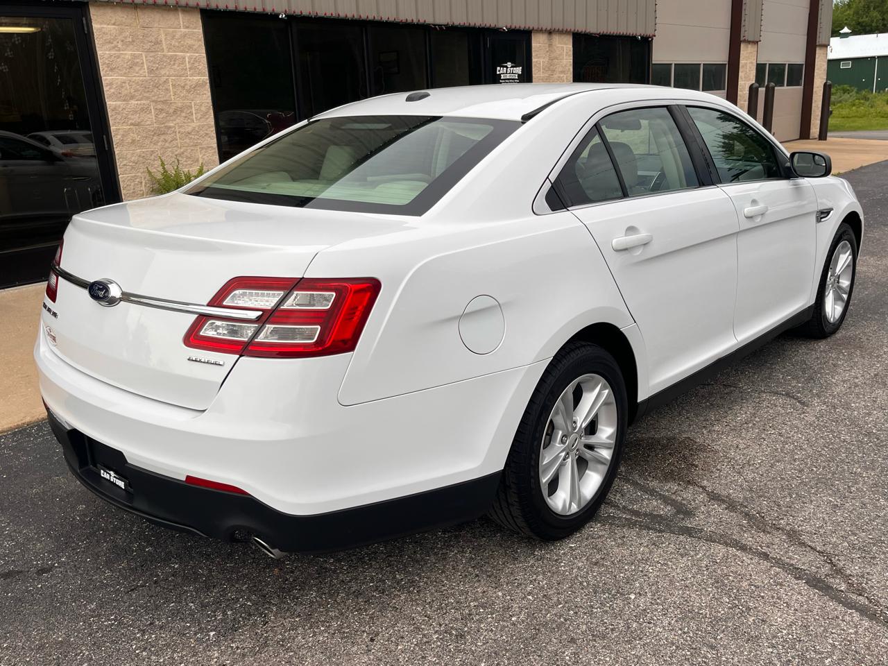 Ford Taurus 4dr Sdn SE FWD 2015