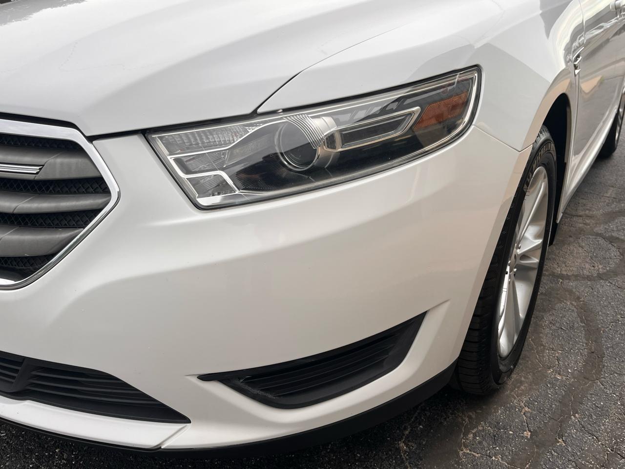 Ford Taurus 4dr Sdn SE FWD 2015