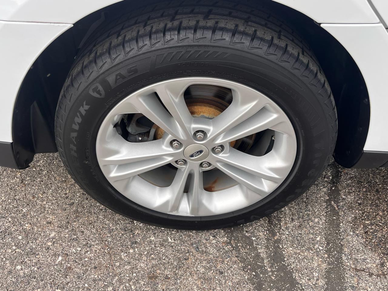 Ford Taurus 4dr Sdn SE FWD 2015