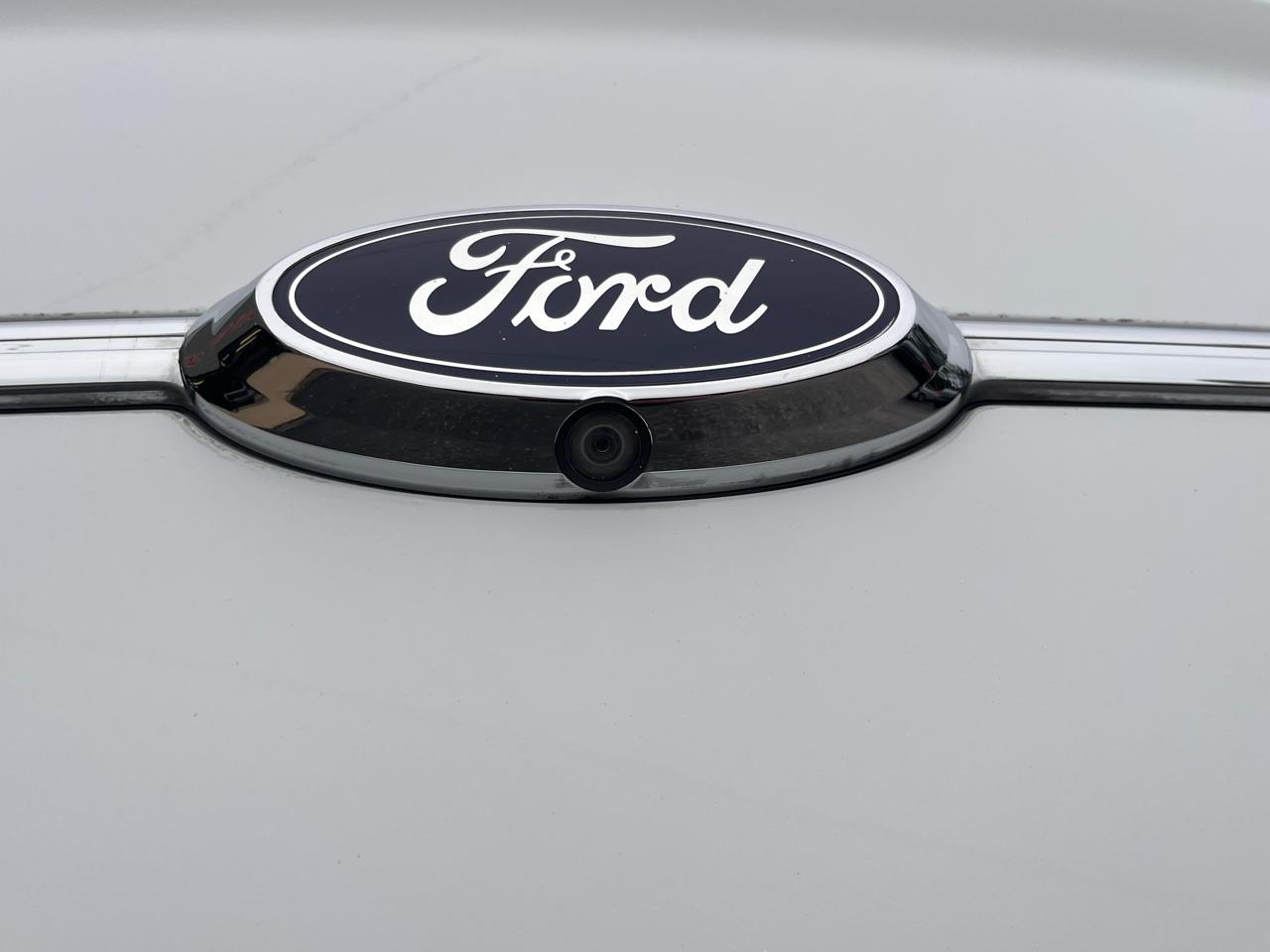Ford Taurus 4dr Sdn SE FWD 2015