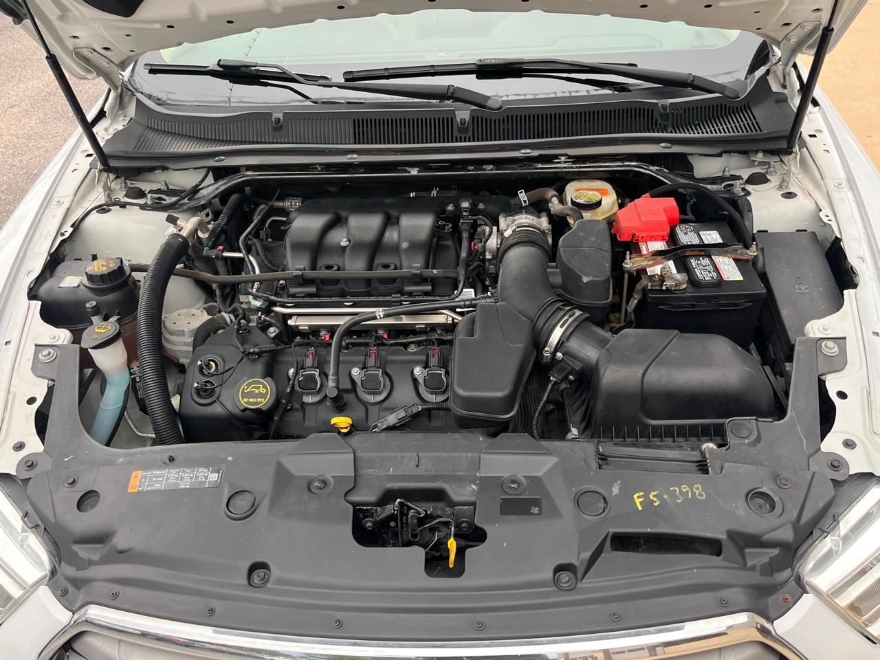Ford Taurus 4dr Sdn SE FWD 2015