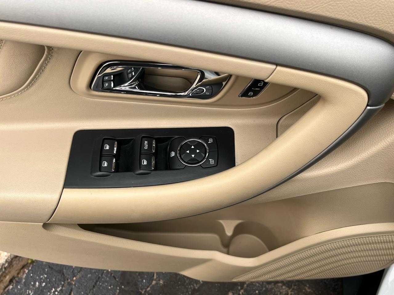 Ford Taurus 4dr Sdn SE FWD 2015
