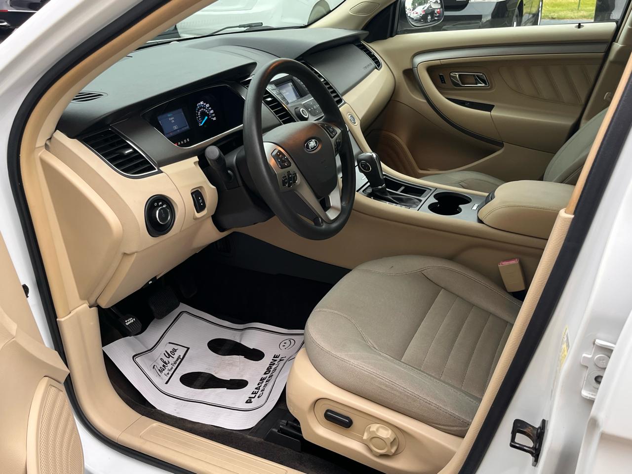 Ford Taurus 4dr Sdn SE FWD 2015