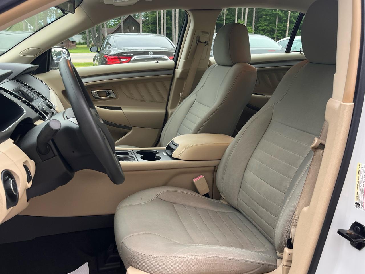 Ford Taurus 4dr Sdn SE FWD 2015