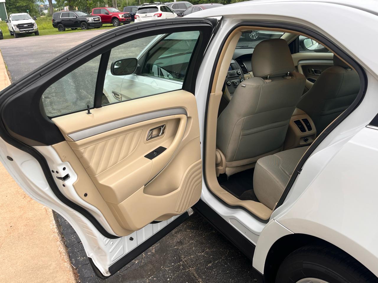 Ford Taurus 4dr Sdn SE FWD 2015