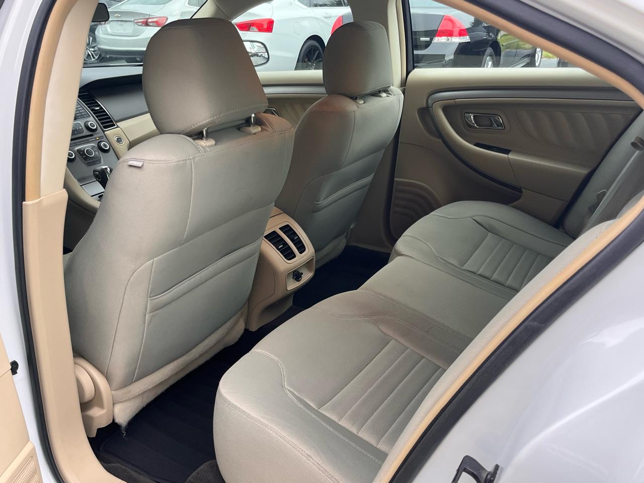 Ford Taurus 4dr Sdn SE FWD 2015