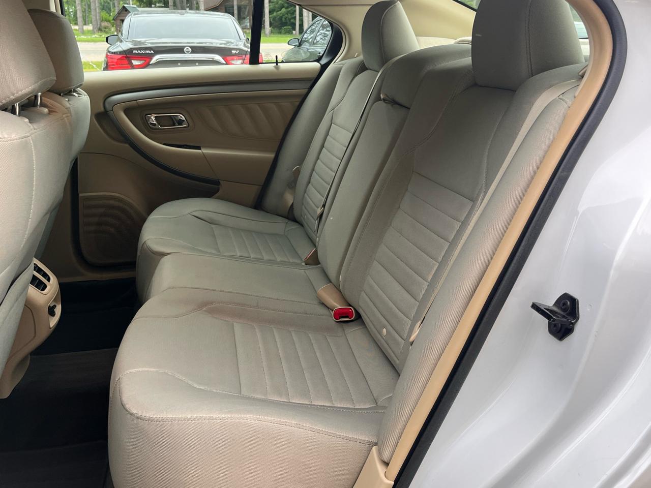 Ford Taurus 4dr Sdn SE FWD 2015