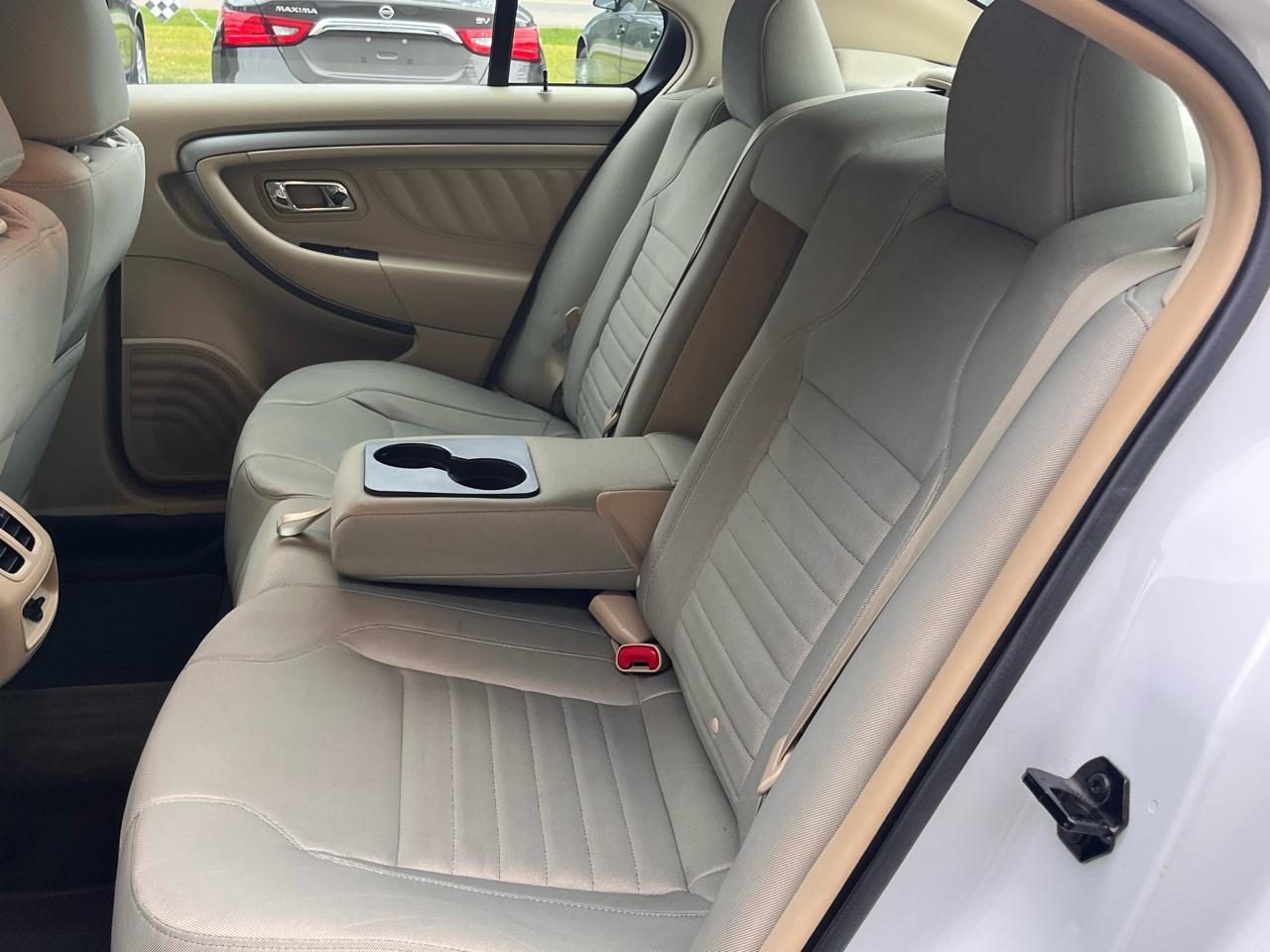 Ford Taurus 4dr Sdn SE FWD 2015