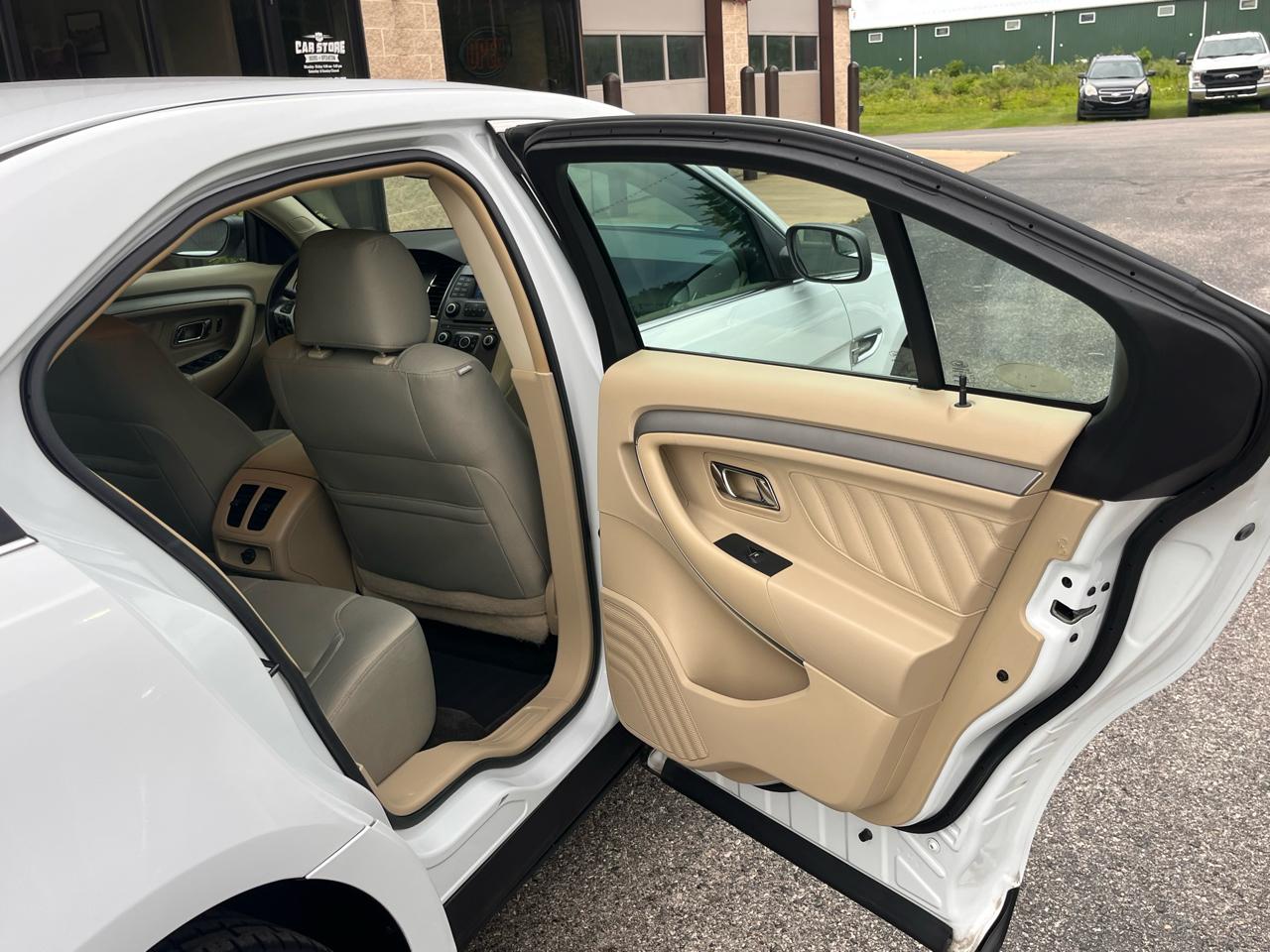 Ford Taurus 4dr Sdn SE FWD 2015