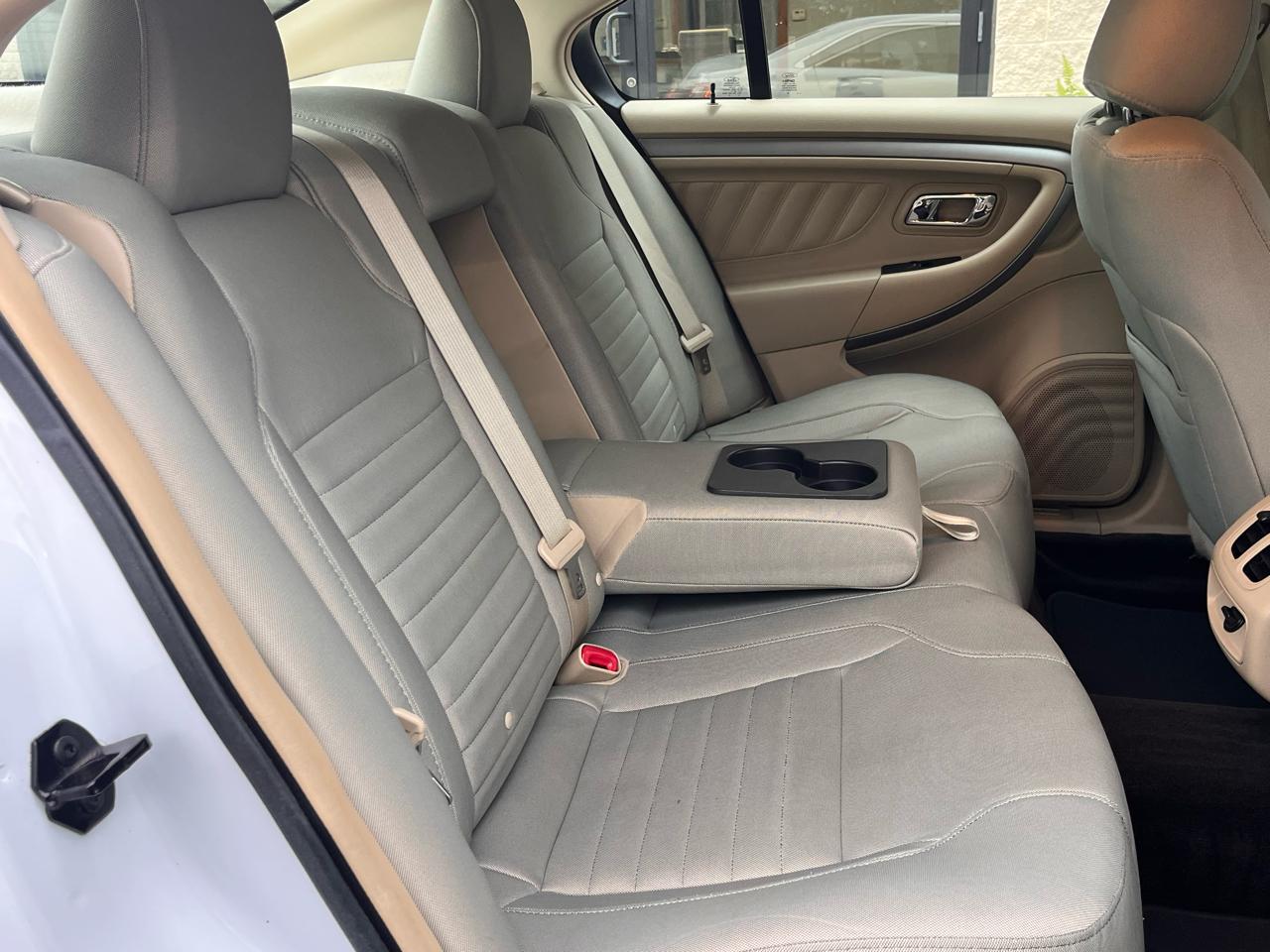 Ford Taurus 4dr Sdn SE FWD 2015
