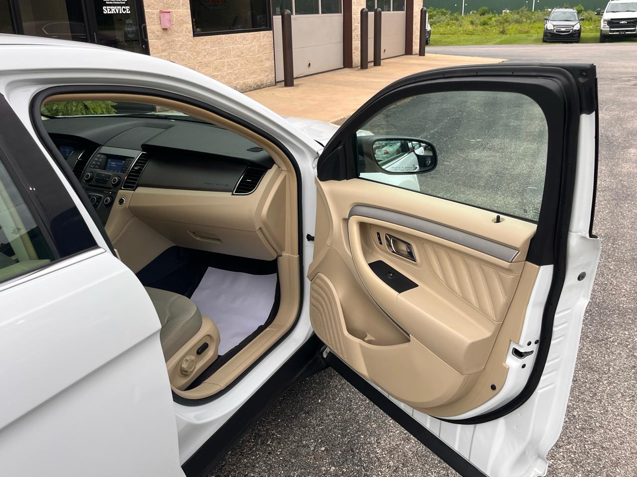 Ford Taurus 4dr Sdn SE FWD 2015