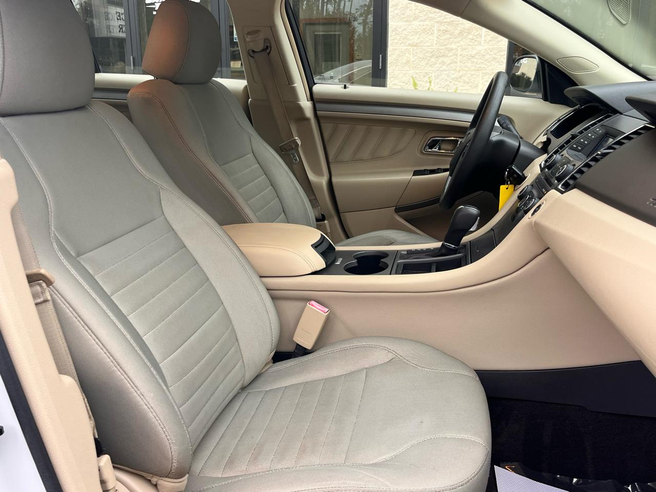 Ford Taurus 4dr Sdn SE FWD 2015