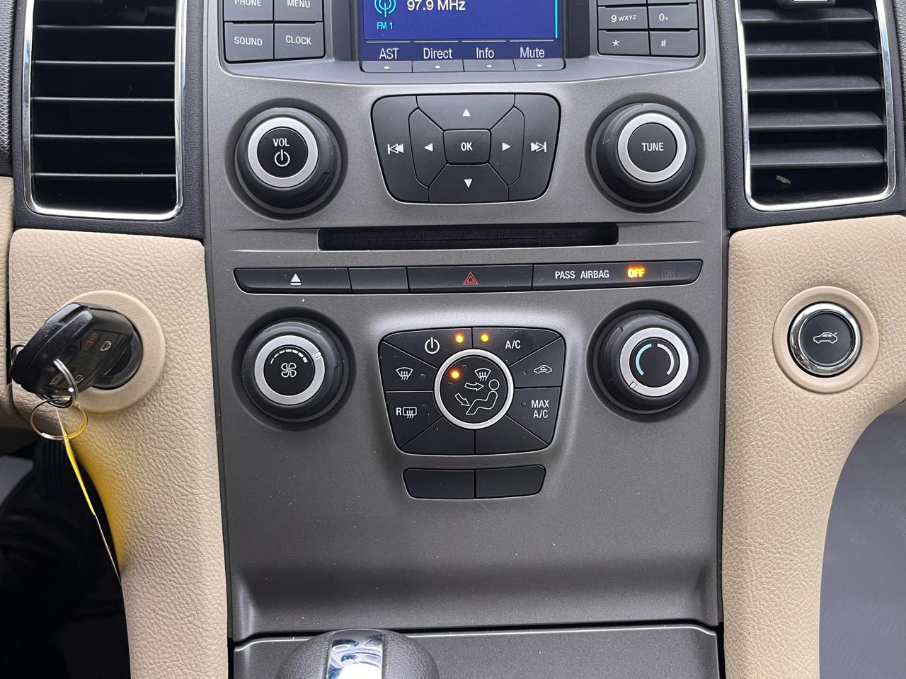 Ford Taurus 4dr Sdn SE FWD 2015