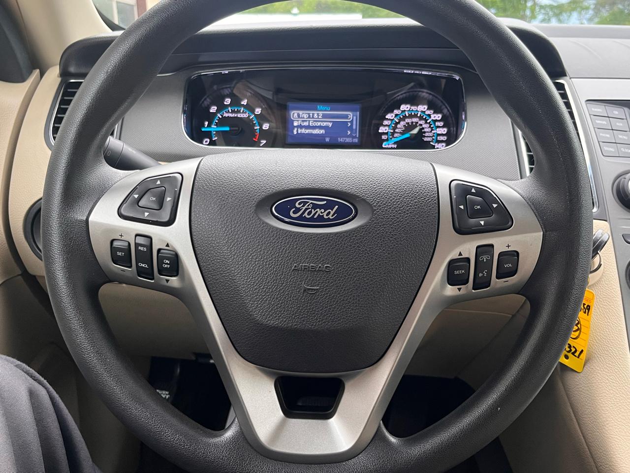 Ford Taurus 4dr Sdn SE FWD 2015