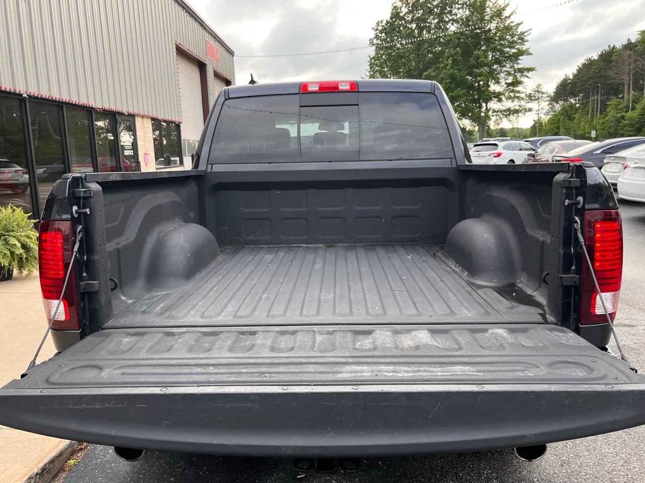 RAM 1500 Classic Warlock 4x4 Crew Cab 5'7" Box 2019