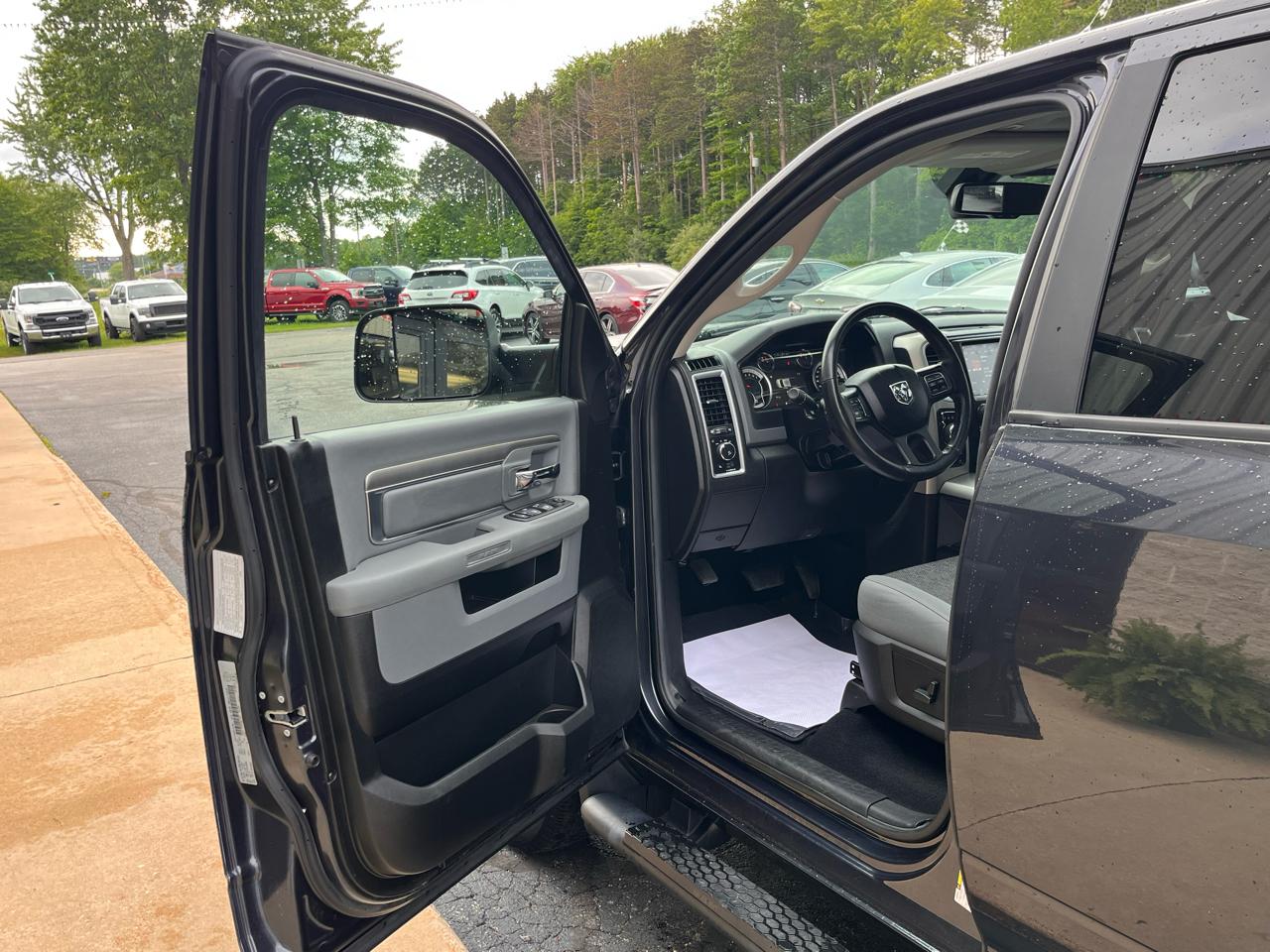 RAM 1500 Classic Warlock 4x4 Crew Cab 5'7" Box 2019