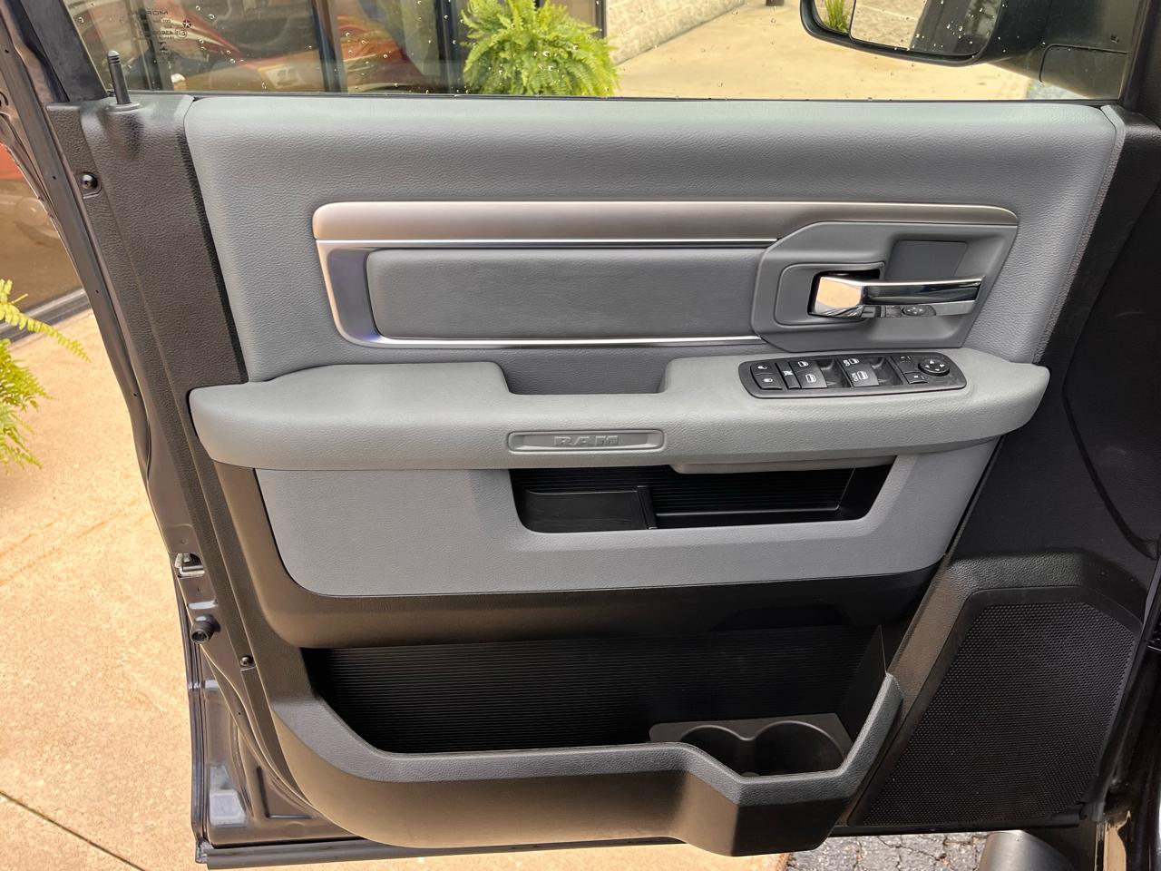 RAM 1500 Classic Warlock 4x4 Crew Cab 5'7" Box 2019