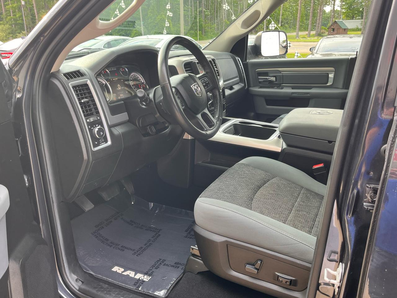 RAM 1500 Classic Warlock 4x4 Crew Cab 5'7" Box 2019