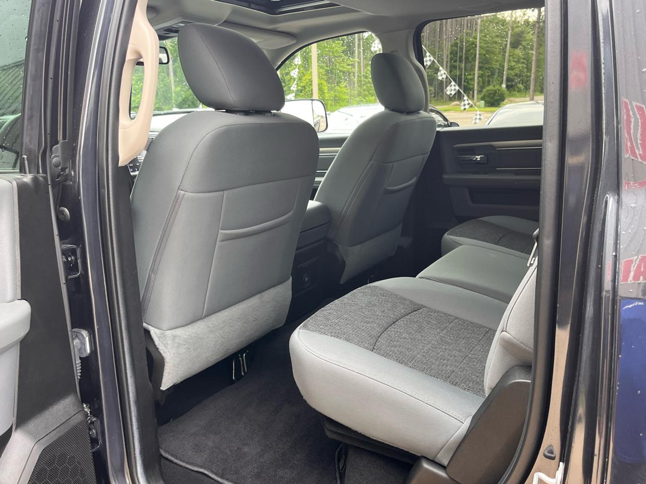 RAM 1500 Classic Warlock 4x4 Crew Cab 5'7" Box 2019