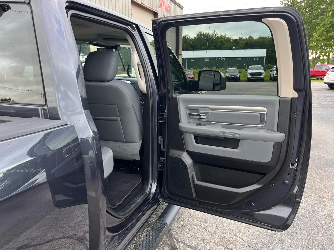 RAM 1500 Classic Warlock 4x4 Crew Cab 5'7" Box 2019