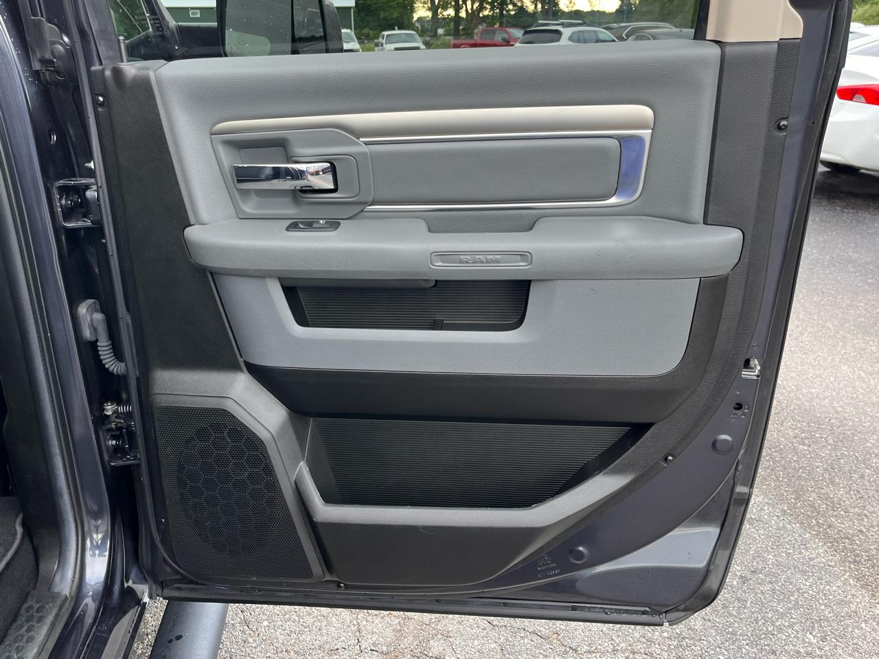 RAM 1500 Classic Warlock 4x4 Crew Cab 5'7" Box 2019