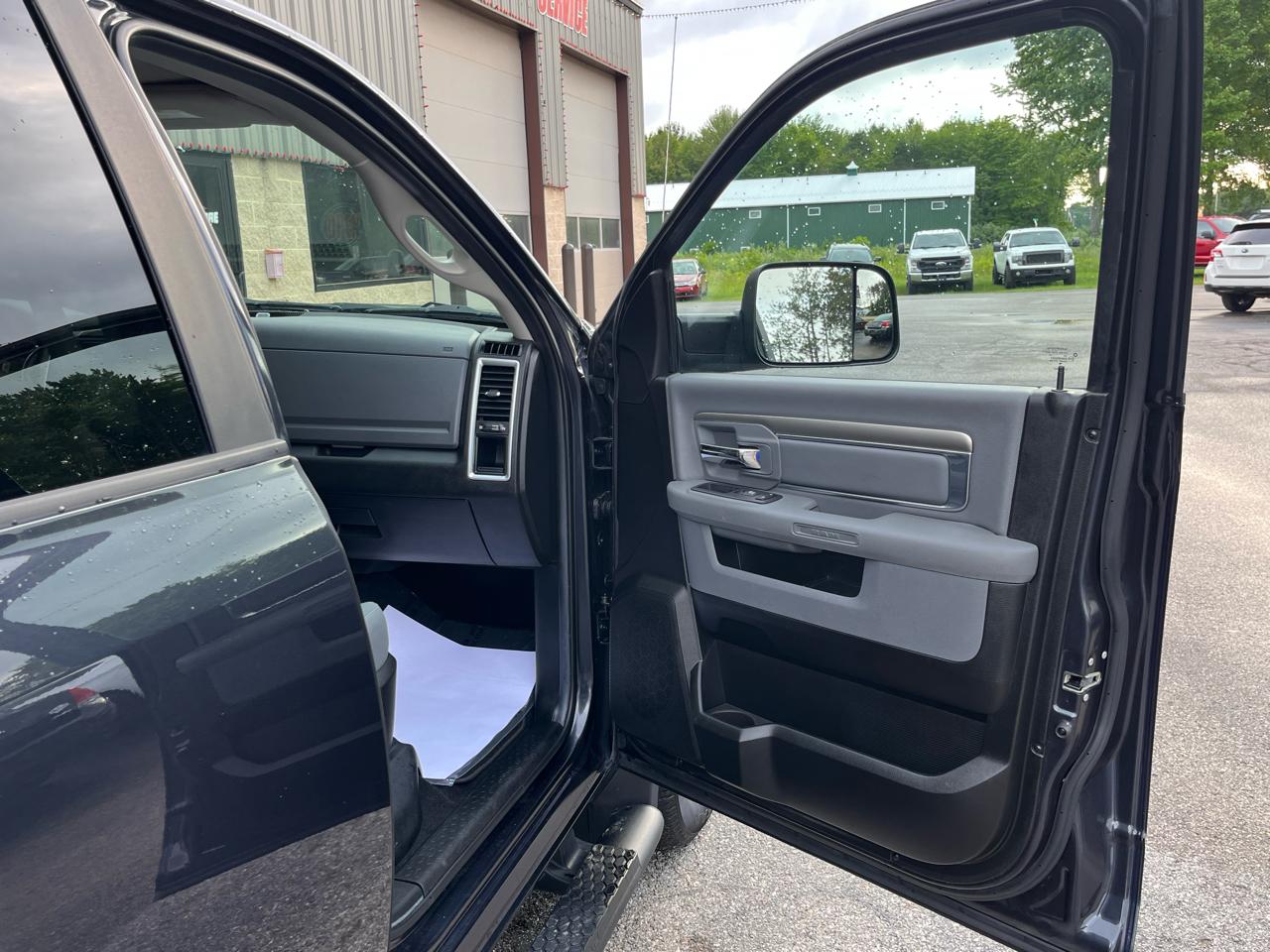 RAM 1500 Classic Warlock 4x4 Crew Cab 5'7" Box 2019