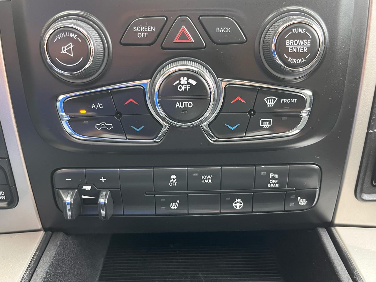 RAM 1500 Classic Warlock 4x4 Crew Cab 5'7" Box 2019