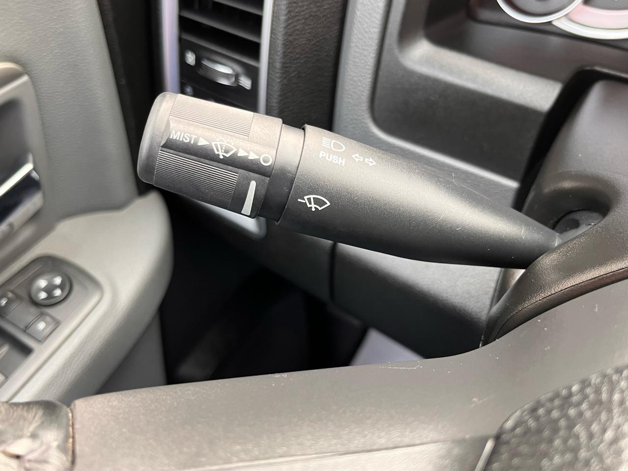 RAM 1500 Classic Warlock 4x4 Crew Cab 5'7" Box 2019