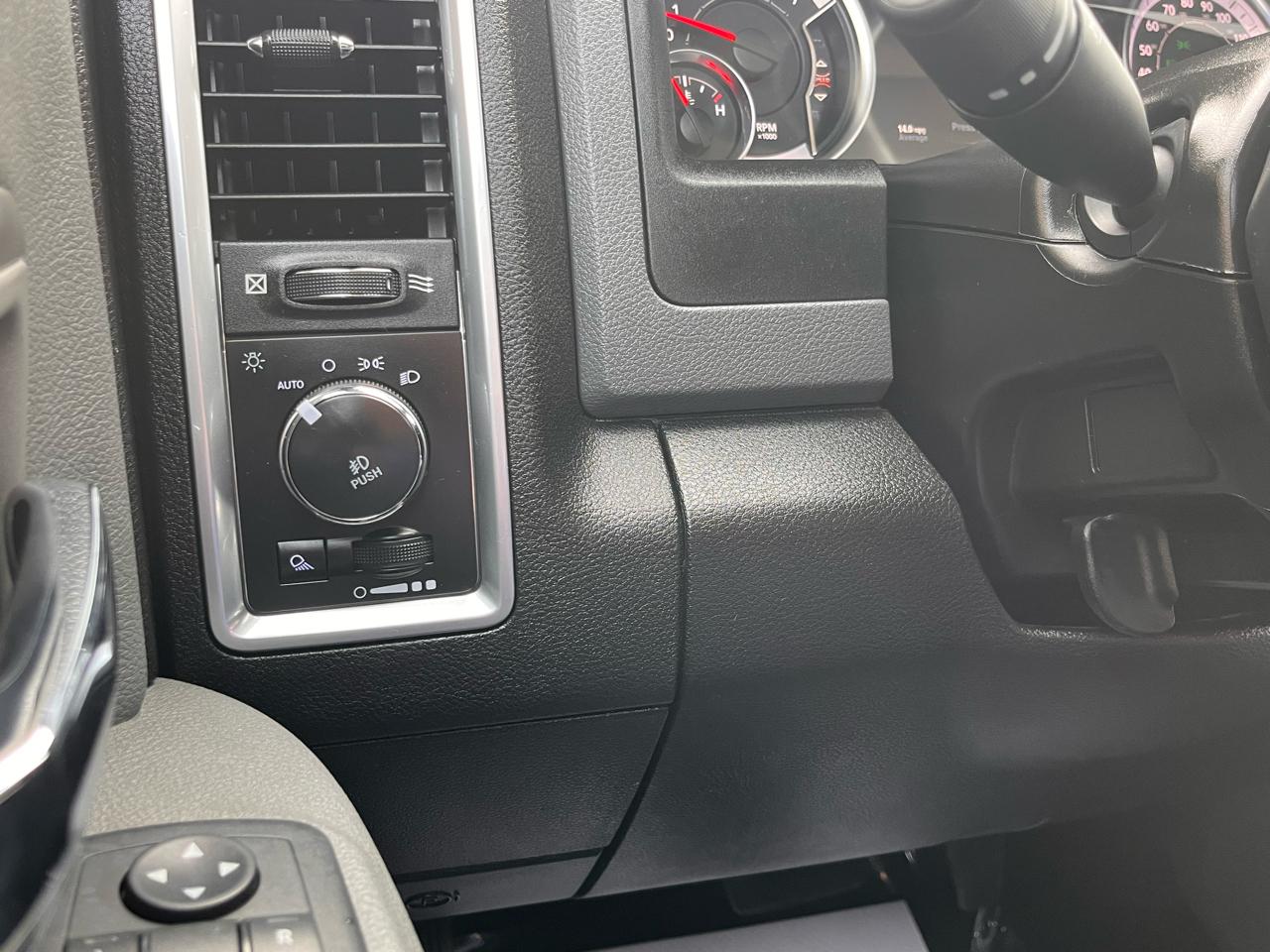 RAM 1500 Classic Warlock 4x4 Crew Cab 5'7" Box 2019