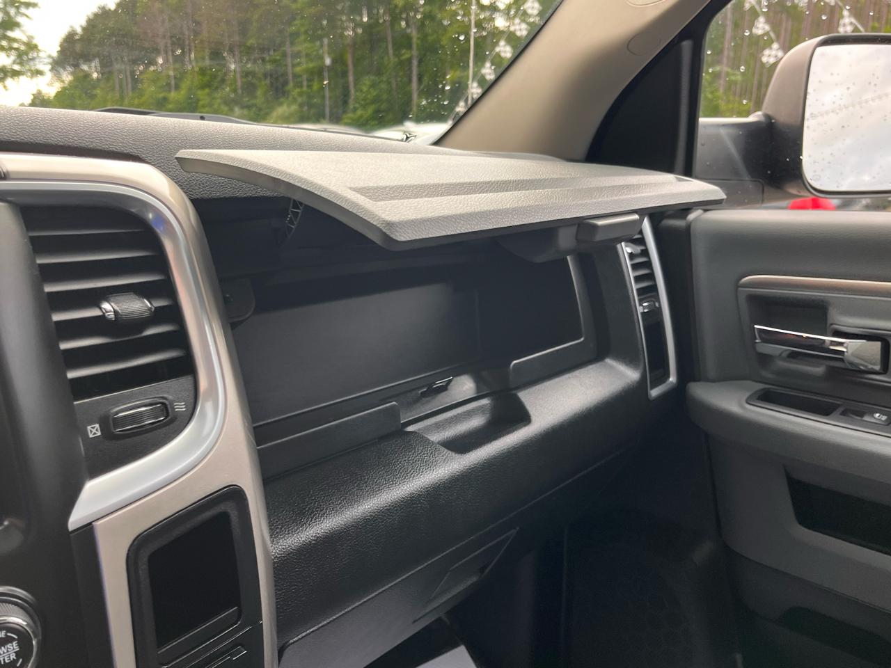 RAM 1500 Classic Warlock 4x4 Crew Cab 5'7" Box 2019