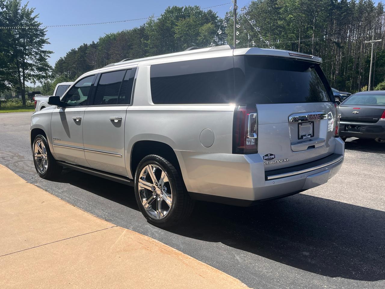 GMC Yukon XL 4WD 4dr Denali 2017