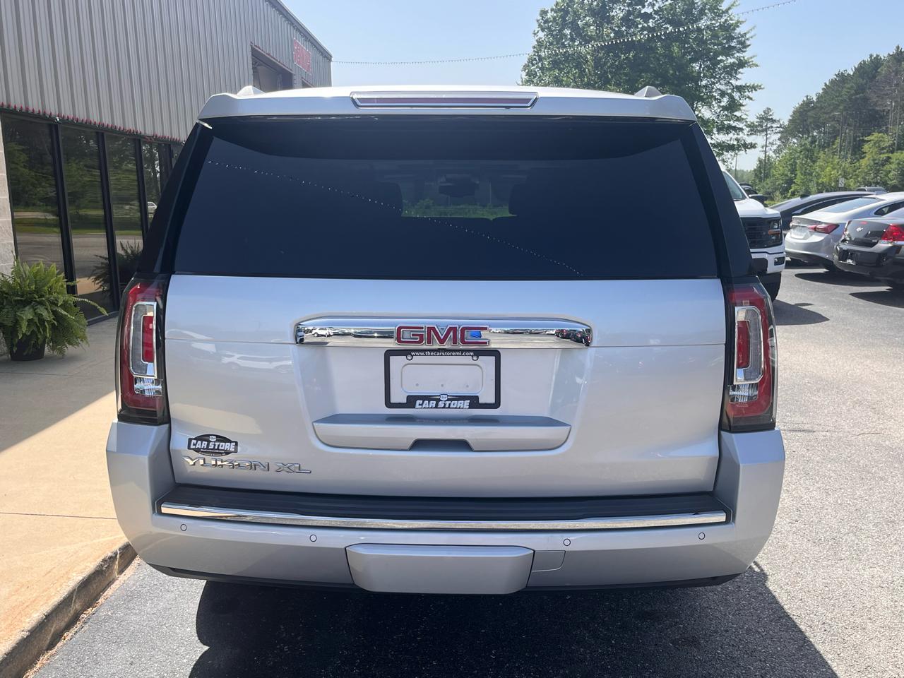 GMC Yukon XL 4WD 4dr Denali 2017