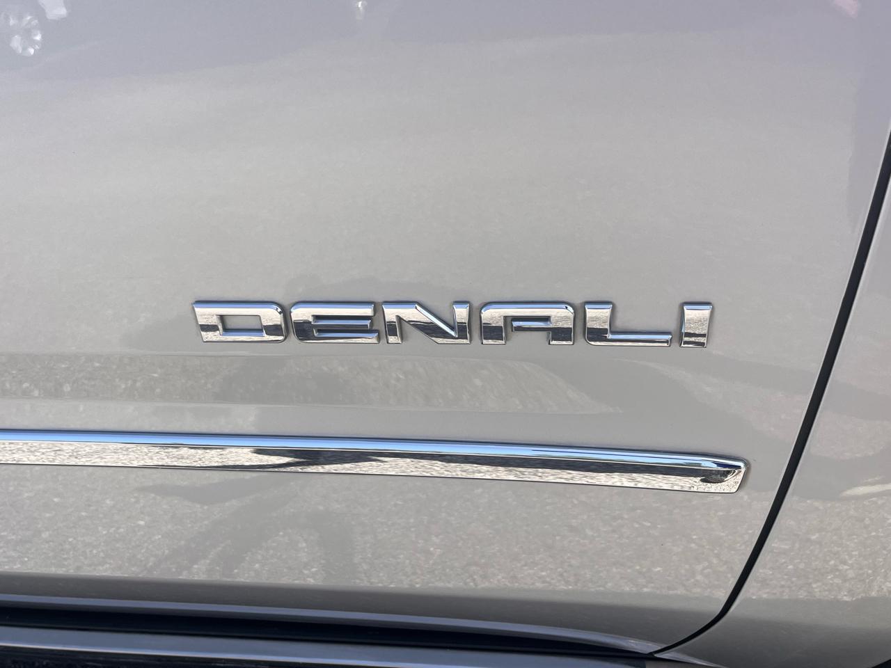GMC Yukon XL 4WD 4dr Denali 2017