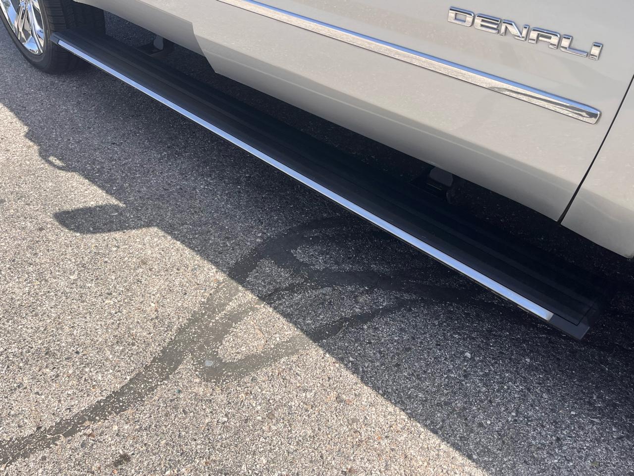 GMC Yukon XL 4WD 4dr Denali 2017