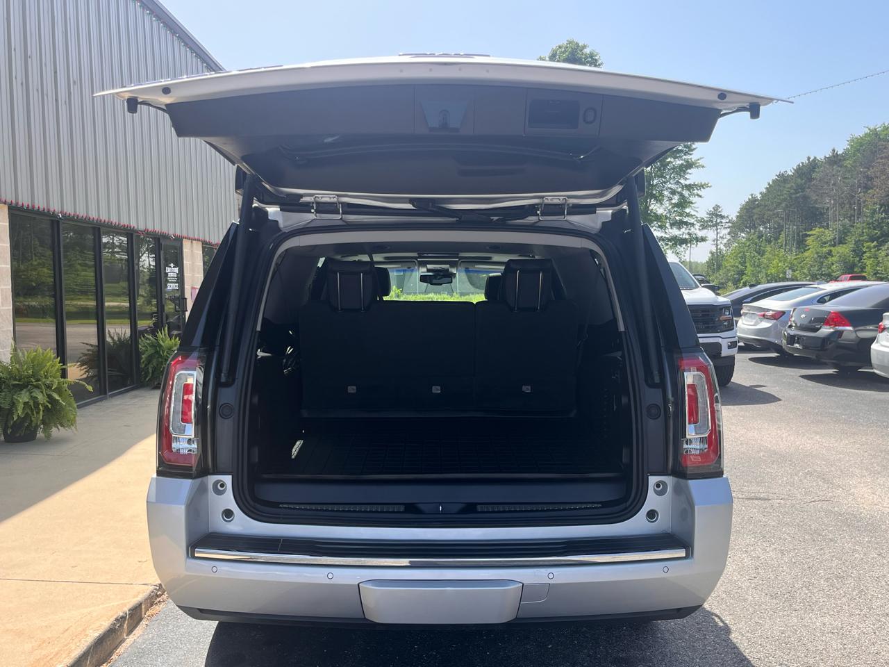 GMC Yukon XL 4WD 4dr Denali 2017