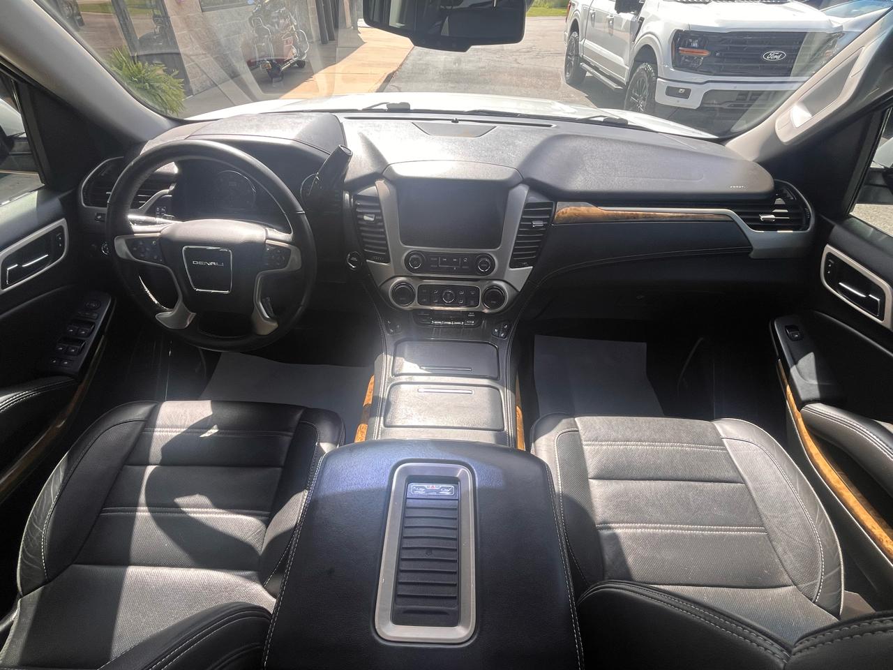 GMC Yukon XL 4WD 4dr Denali 2017